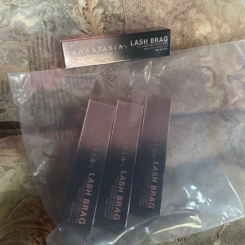 🆕 ANASTASIA BEVERLY HILLS Lash Brag Jet-Black Volumizing Mascara - NIB .17 oz